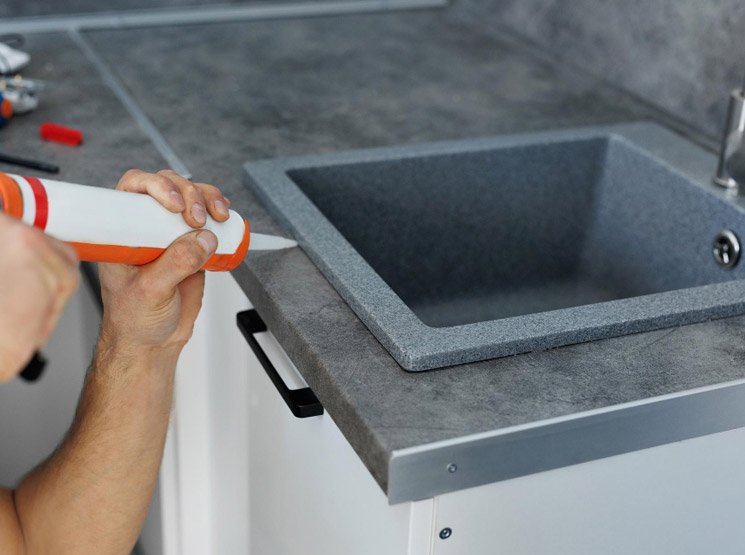 Ajuste de muebles, puertas y cajones de cocina en España Cómo aprovechar mejor el espacio disponible en la cocina en España